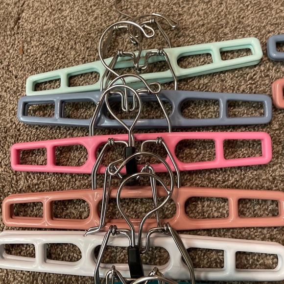 18 Vtg blue pink Retro tamor Plastic Clamping Hangers 11" Pants Skirts Slacks - Picture 2 of 5